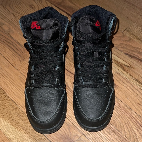 2017 NIKE Air Jordan 1 Retro High OG BG 'Black University Red' Size 6.5 Big Kids - Picture 6 of 11